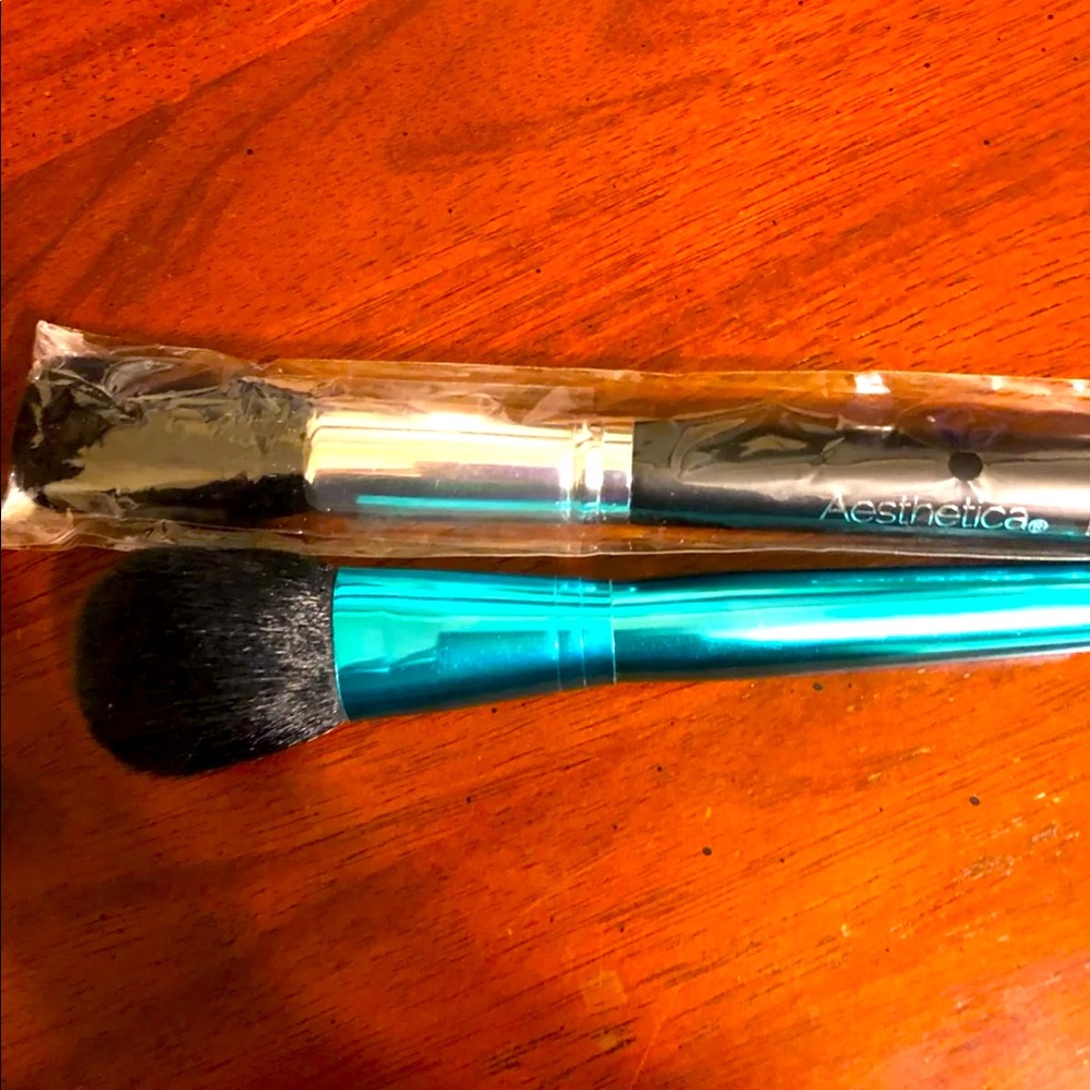 2 New Face / Blush Brushes